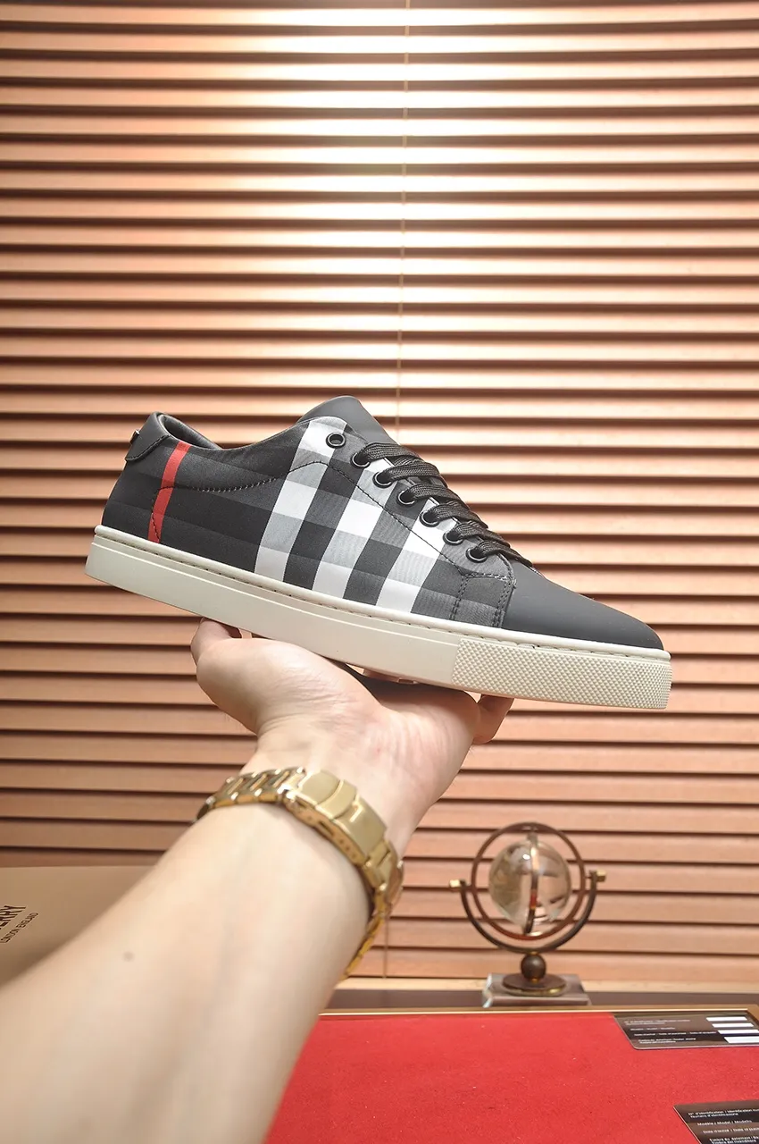 Men's shoes💰480💶[Burberry] (cowhide lining) classic low-top sneakers｜Imported cowhide with classic plaid fabric｜Cow leather lining｜Original outsole｜Fine workmanship and comfortable to wear Size: 38-44 (customized at 45)